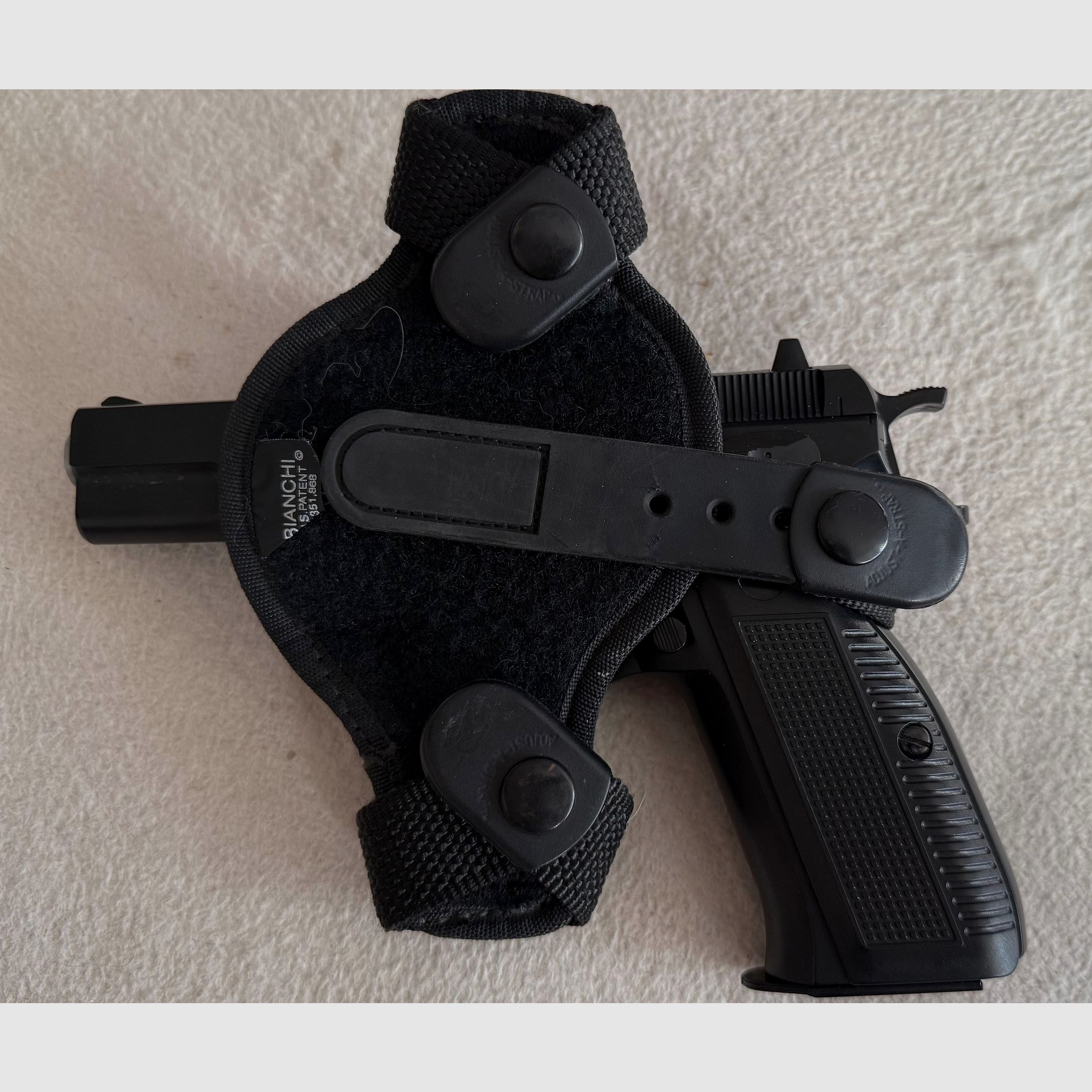 Bianchi Holster Beltslide Gr. 15, Nylon schwarz, verstellbar, für CZ75, M75, Tanfoglio u.ä. 