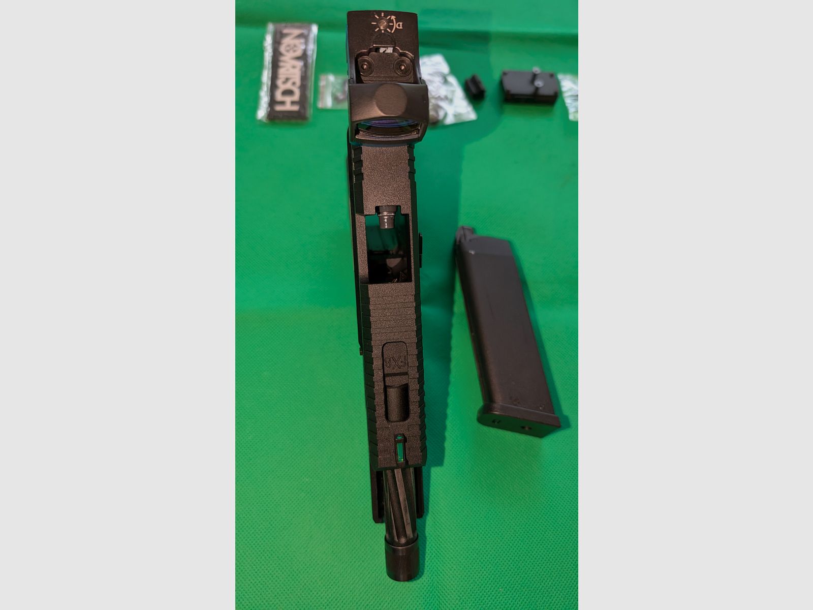 Novritsch SSP18 GBB 6mm BB mit Novritsch Reddot, Airsoft Pistole, Greengas