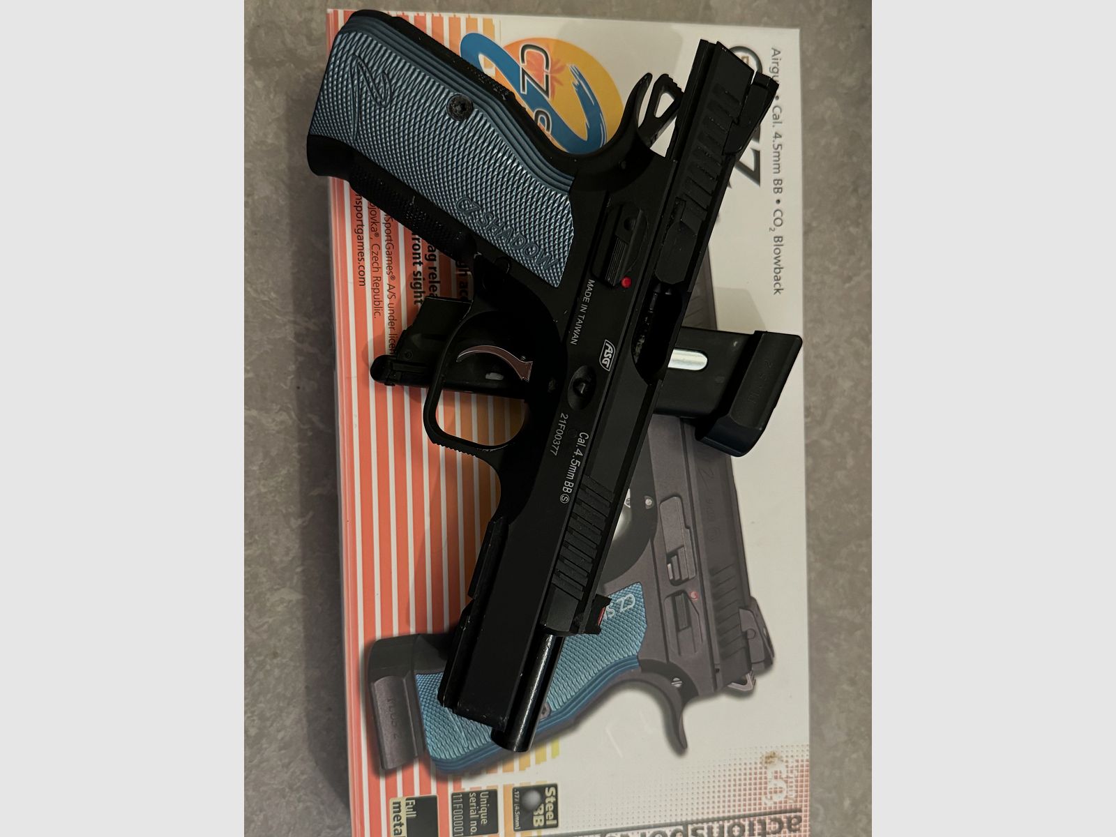 KJ Works CZ Shadow 2 Vollmetall CO2 BlowBack 4,5 mm BB noir