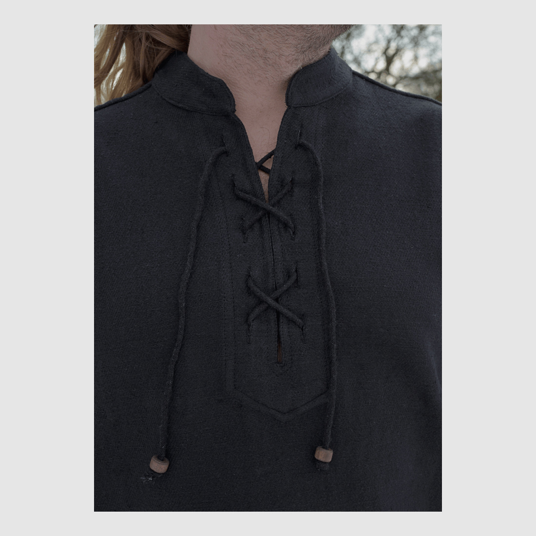 Camicia medievale pesante, lacciabile, tessuta a mano nera