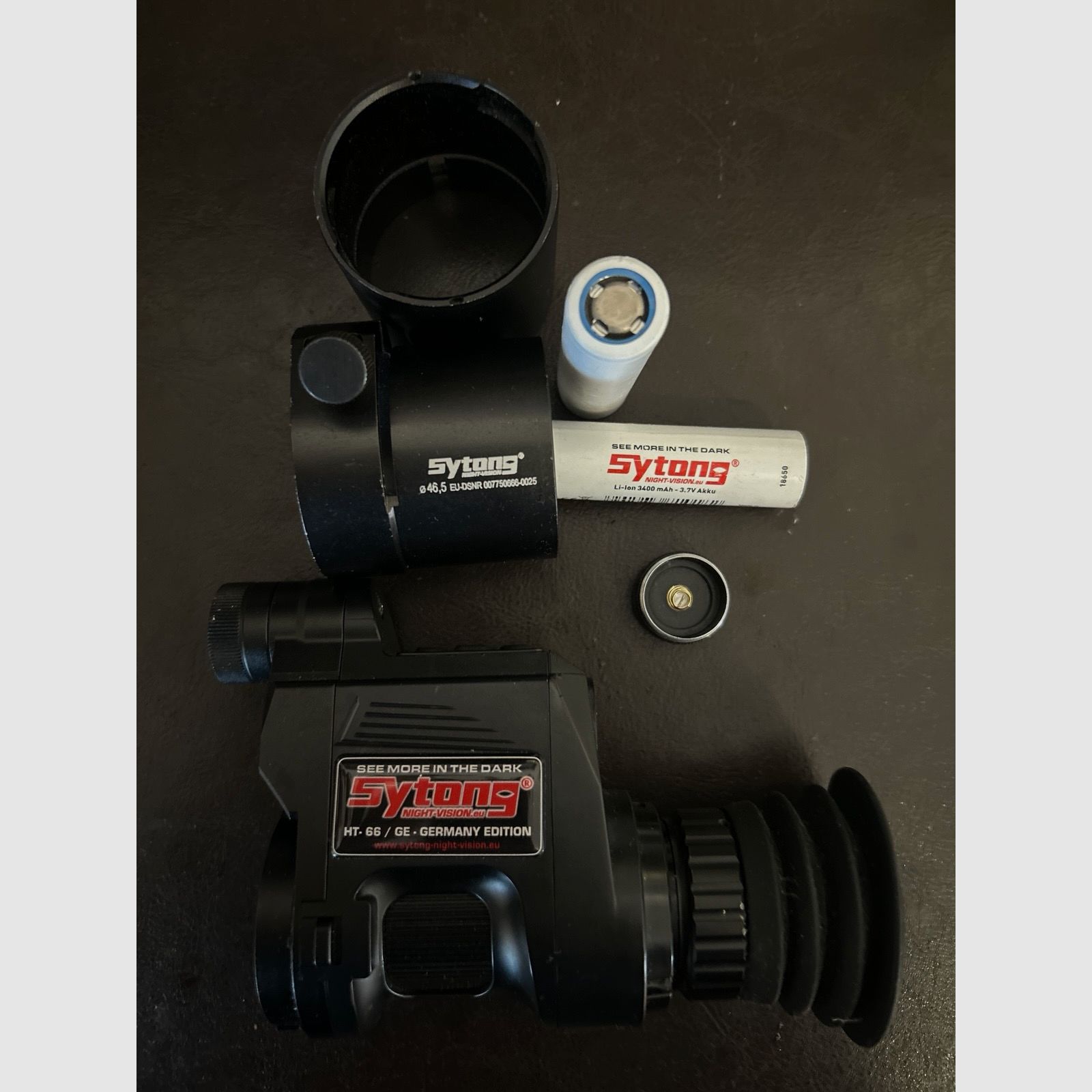 Sytong HT-66 Edizione Tedesca Dispositivo di Visione Notturna + 2 Adattatori + Batterie