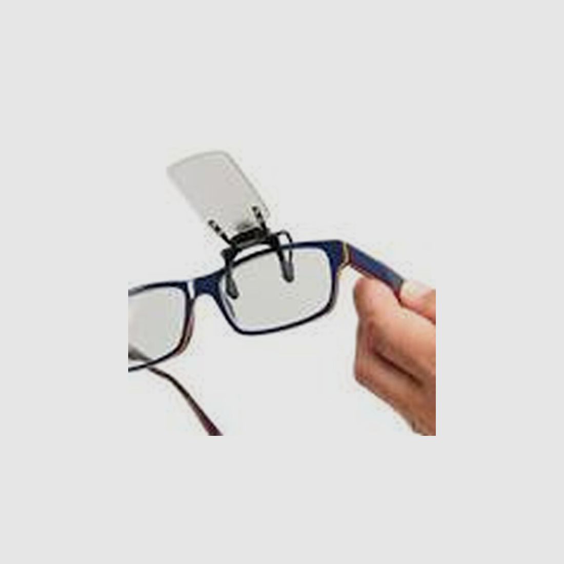 Klappscheibe für das nicht zielende Auge bei normaler Brille
