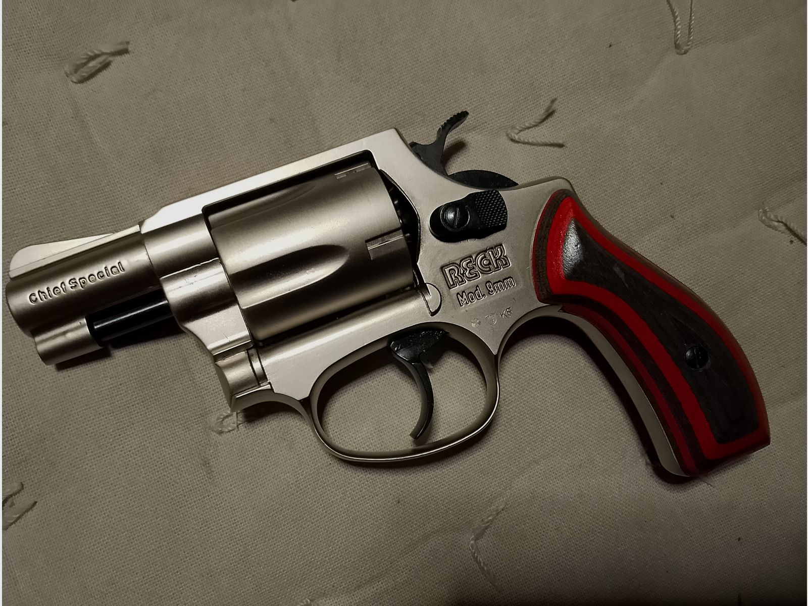 Reck Arnsberg 9mm  Revolver Schreckschuß knall gebraucht mit Schichtholz Griffen