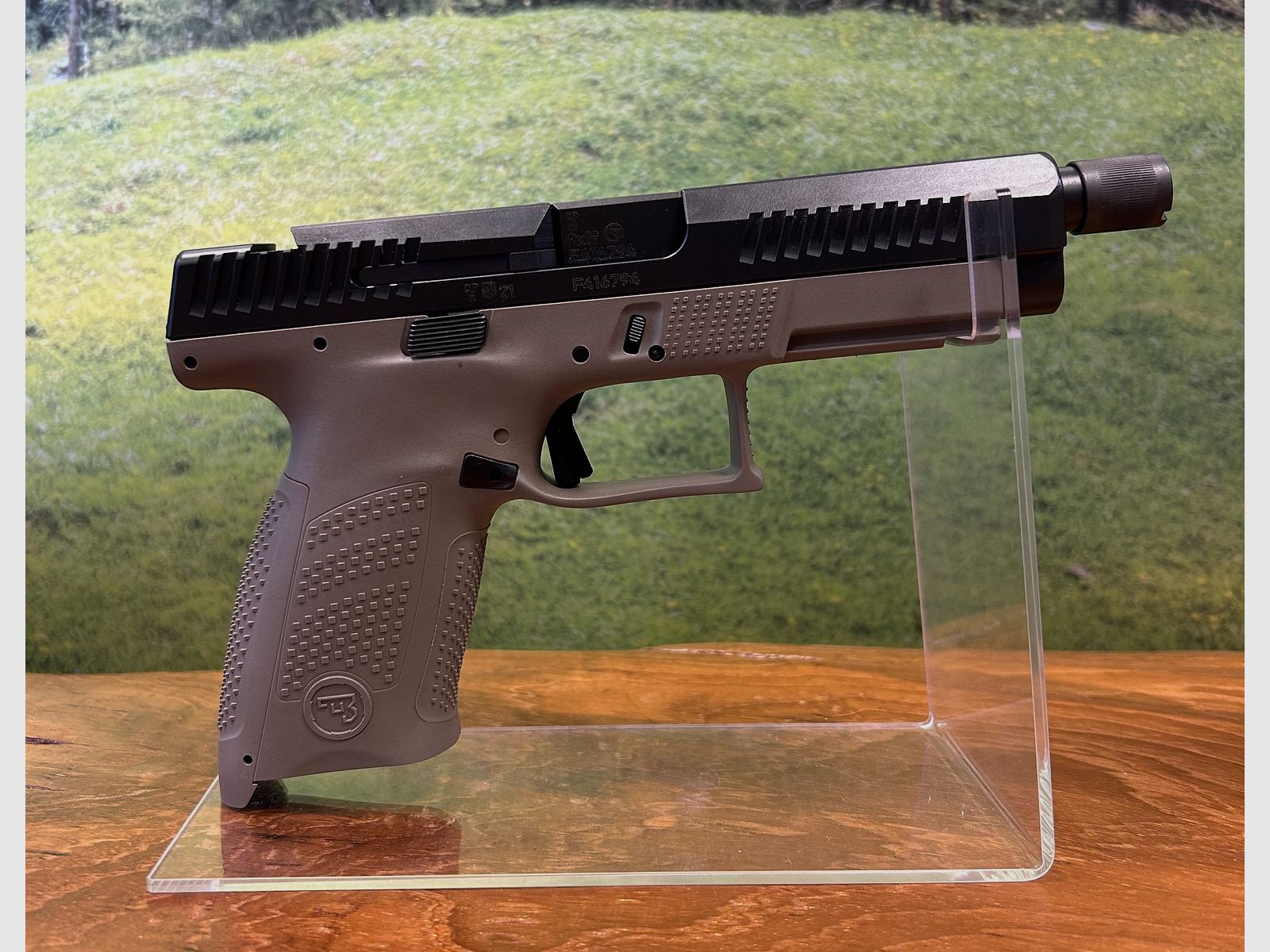 <CZ P10 SC (filettatura) / MEGADEAL>