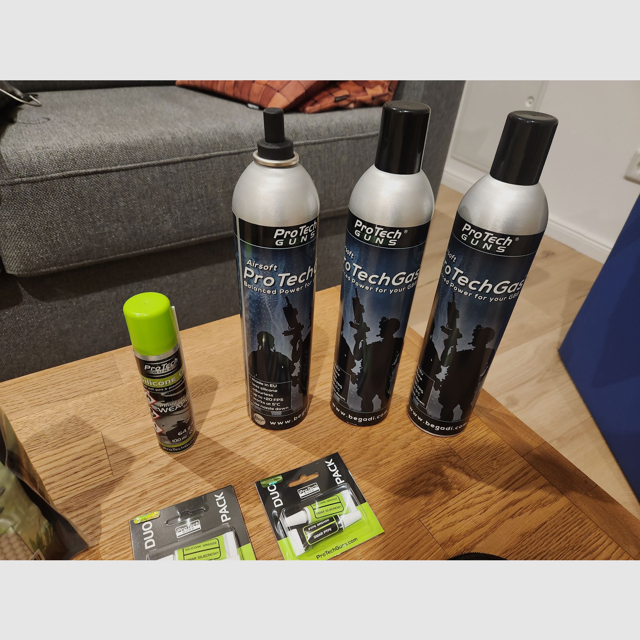 Set complet Airsoft : Pistolet Airsoft en acier avec recul et accessoires complets à vendre.