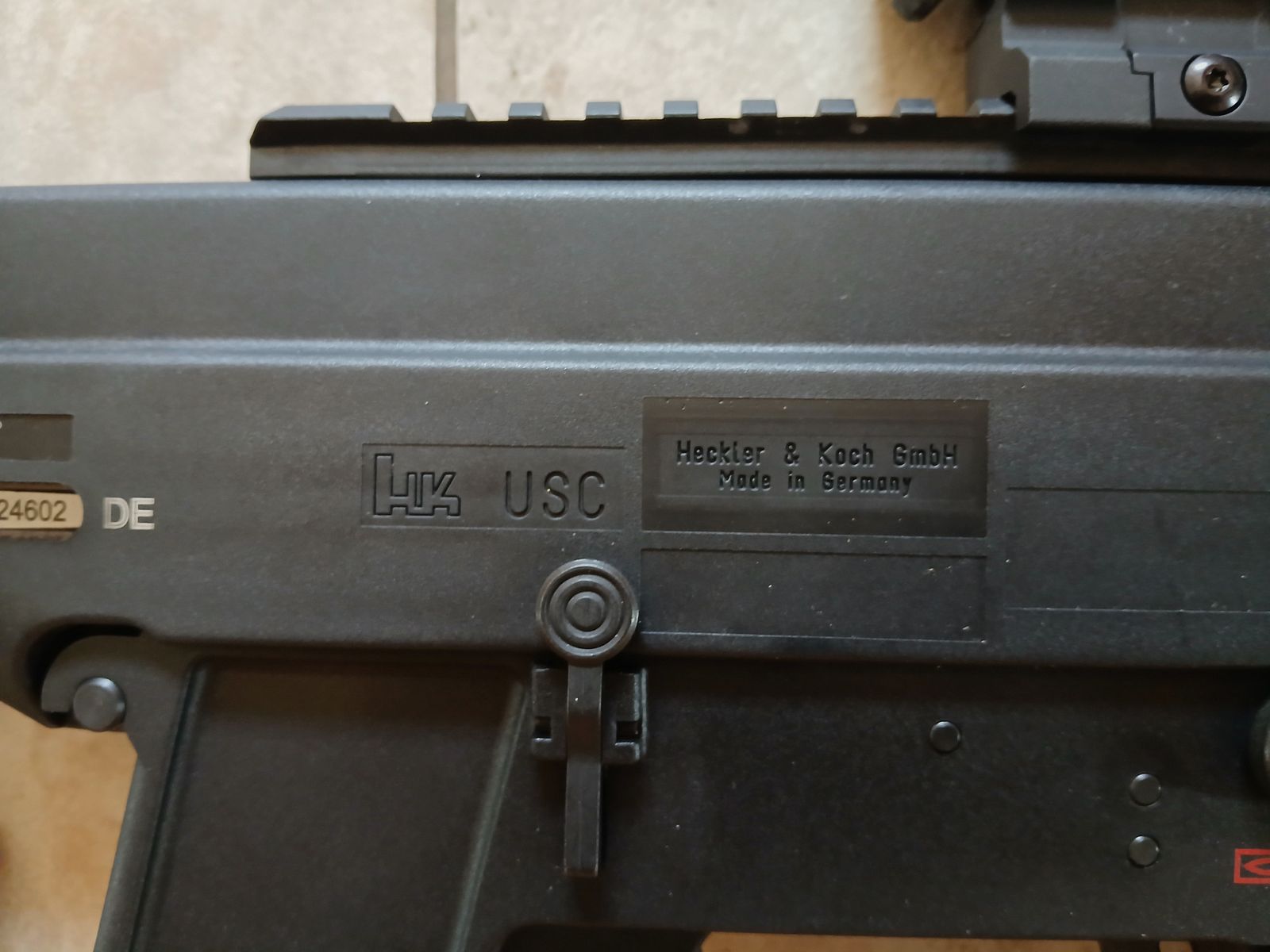 Heckler & Koch USC, Tasche, Munition und Aimpoint Dutry RDS