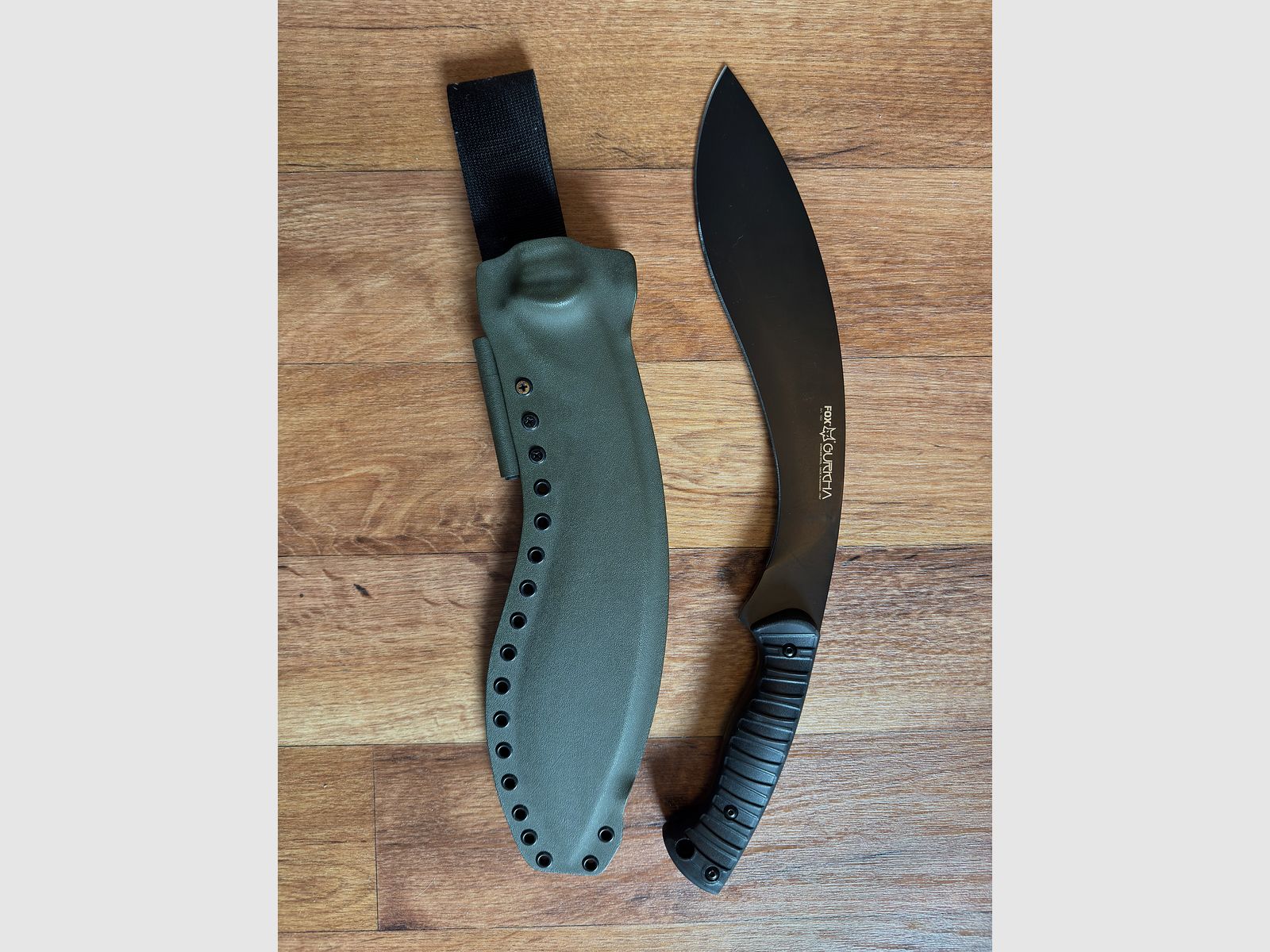 Gurkha Kukri Fox Knives FX 660 con Custom Kydex