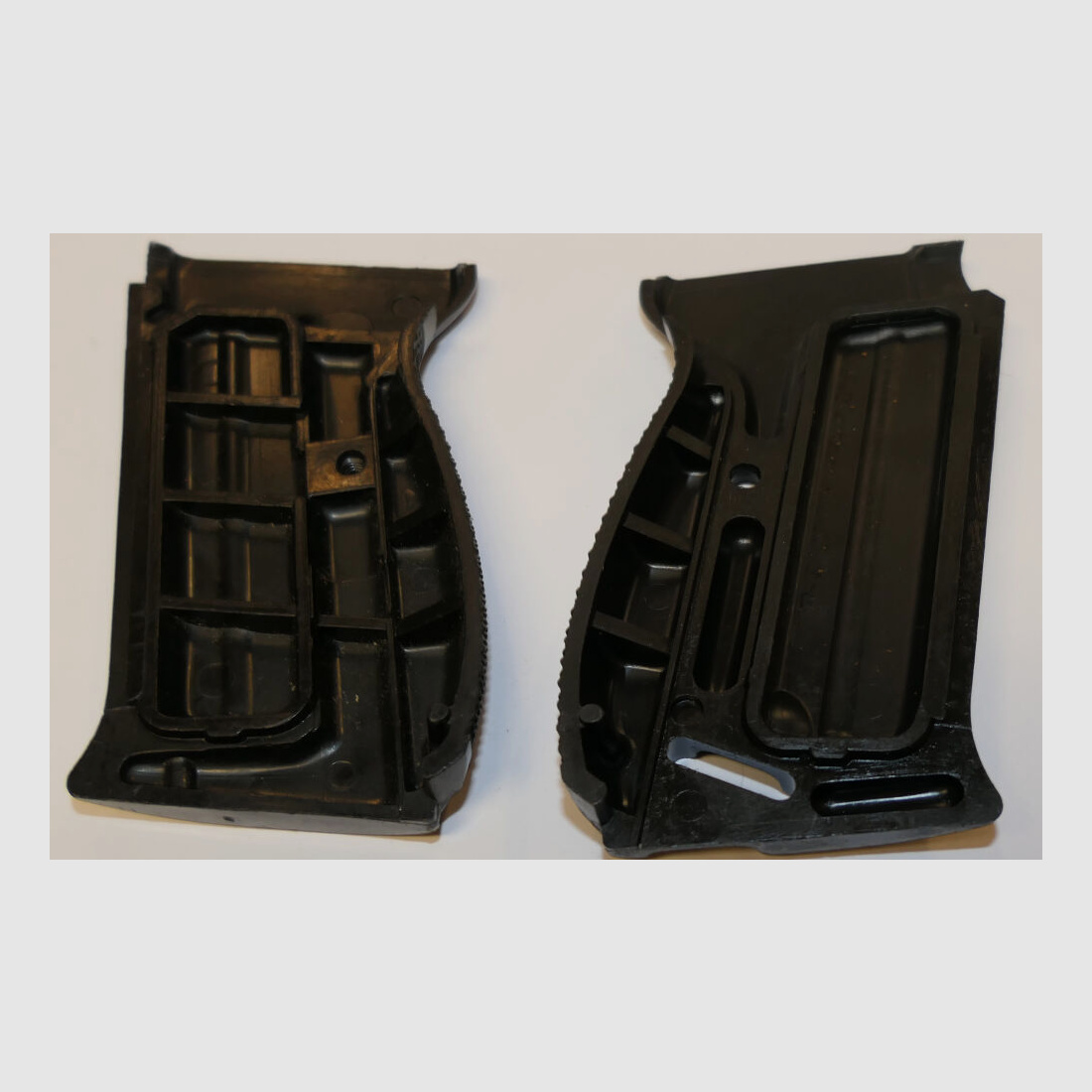 Walther P38 / P1 Griffschale [48] & [49] Links und Rechts