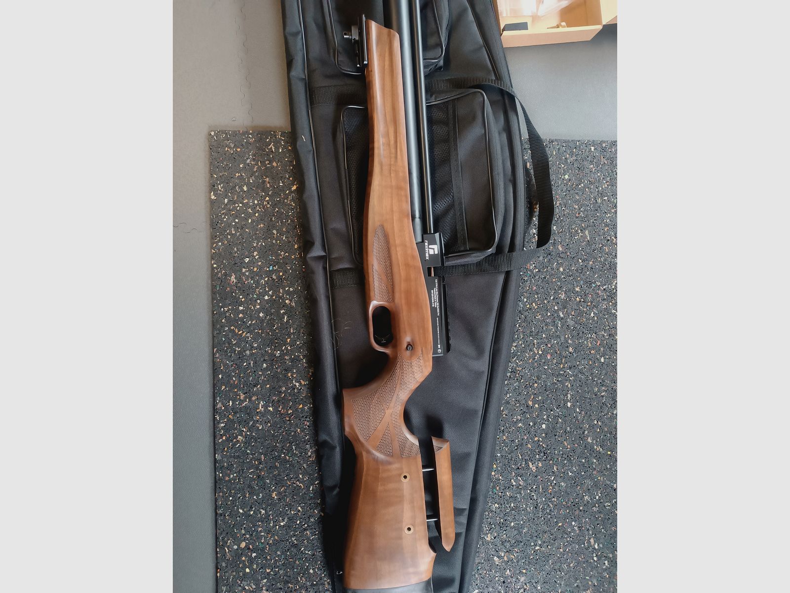 Reximex Daystar PCP-Fusil à air comprimé 4,5mm – Élégante crosse en noyer (marque F, comme neuf)