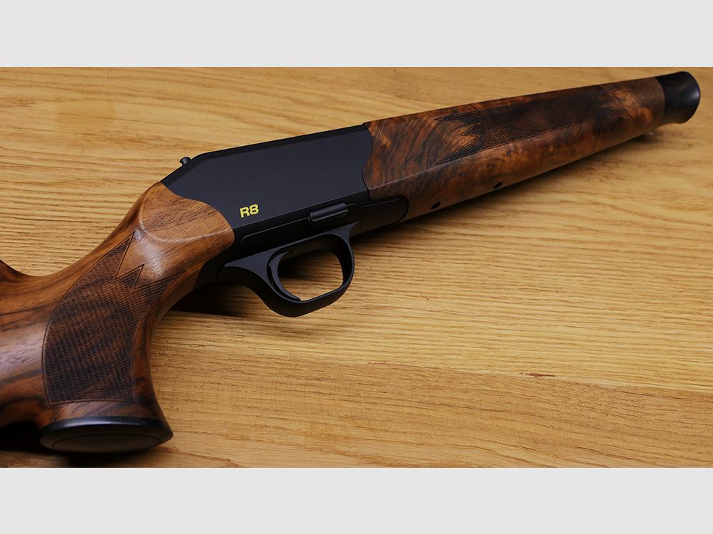 Blaser R8 Schäftung / Holzklasse 7 / Bayrische Doppelfalzbacke / mattes Finish