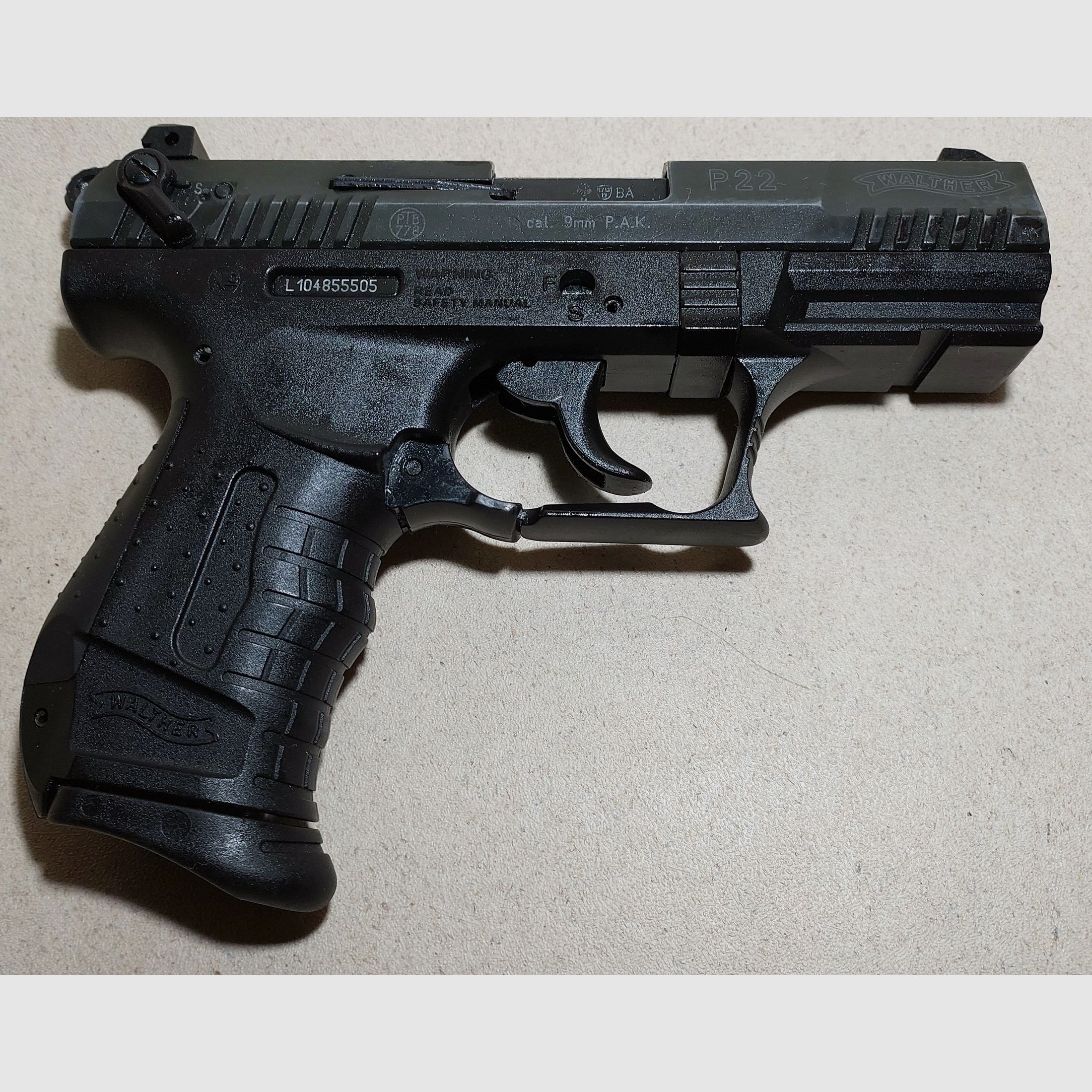 Walther P22 Schreckschuss Pistole 9mm P.A.K. schwarz mit Lederholster