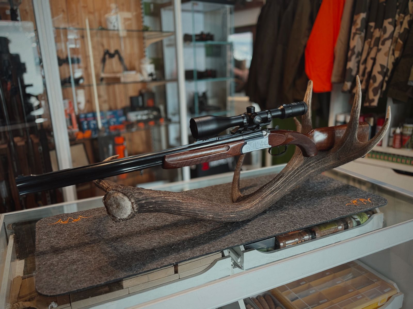 Sabatti BBF – 12/70 y 8x57 IRS – con cañón intercambiable 5,6x52R – Meopta Meostar R1 3-12x56 