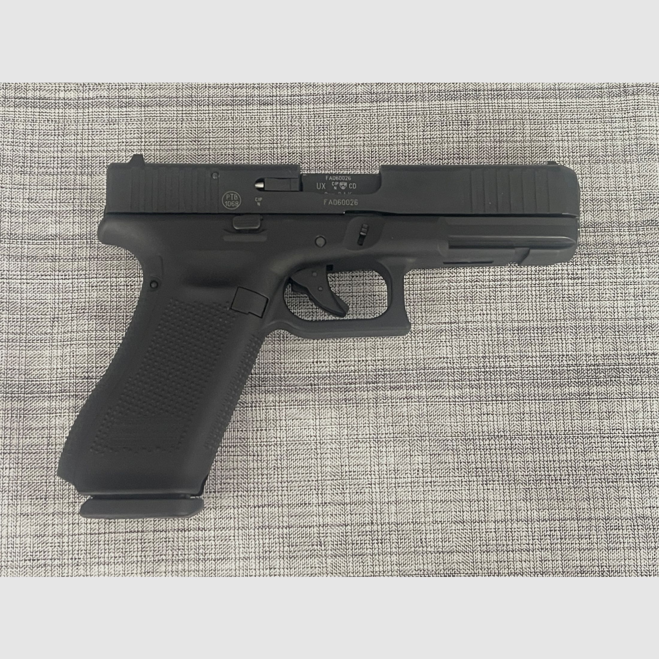 Glock 17 blank-firing pistol, image 6 of 6