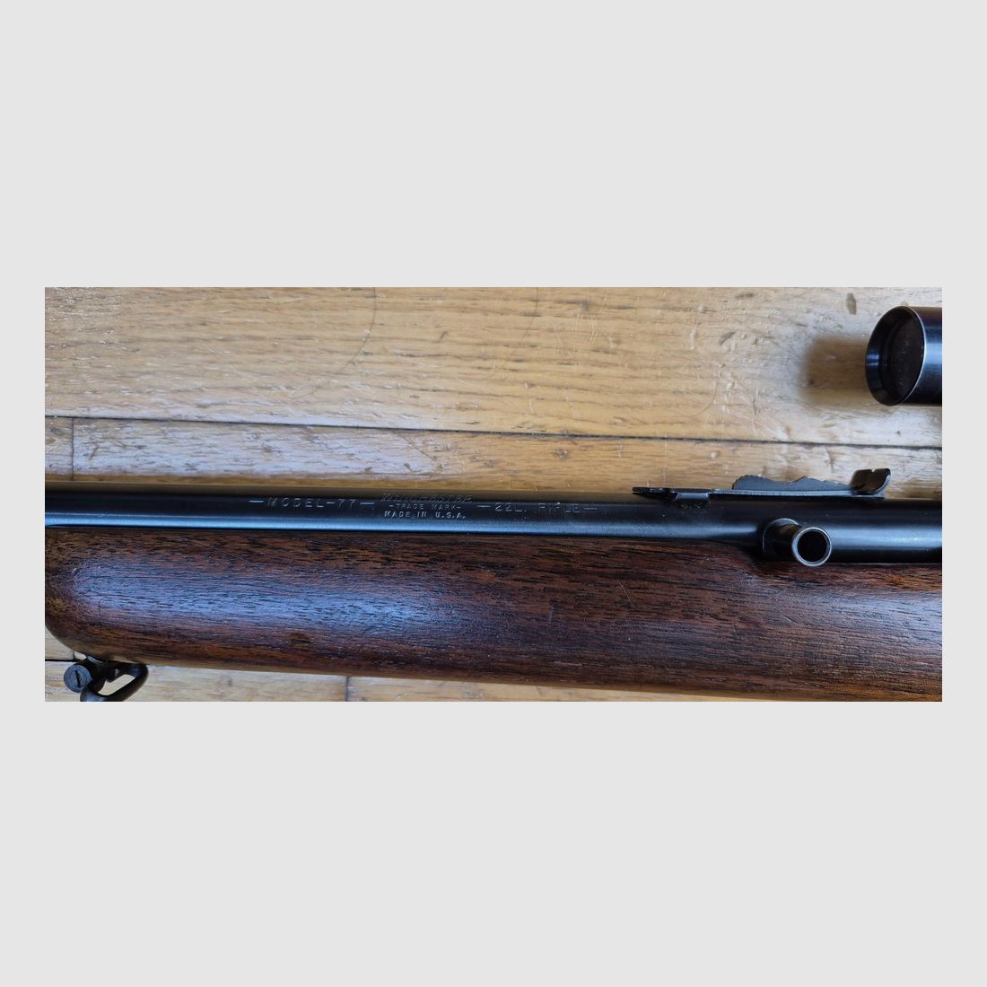 Very nice Winchester Model 77 – Semi-automatic rifle in cal. 22LR – The companion of the young American post-war – Ideal weapon for vermin hunting and personal enemy of every can! – 8 rounds – Very nice craftsmanship by Winchester New Haven from 1962 – Condition more than very good – TBE++, image 12 of 41