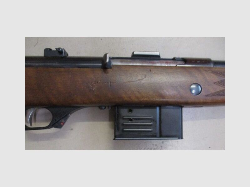 Fusil semi-automatique Stutzen Voere 2185 en calibre 9,3x62 avec bases EAW 2185