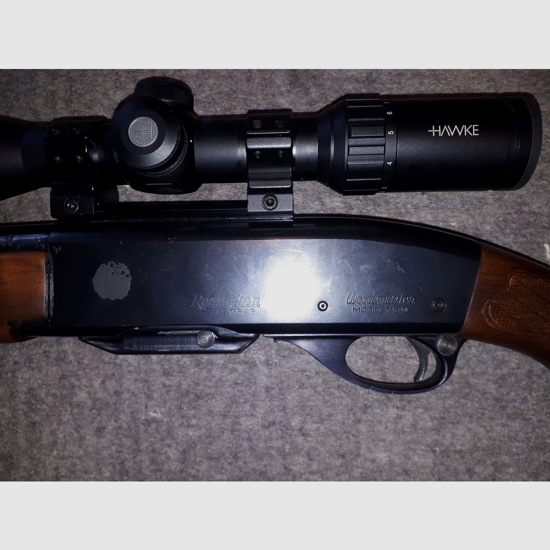 Self-loading rifle Remington Model 742.