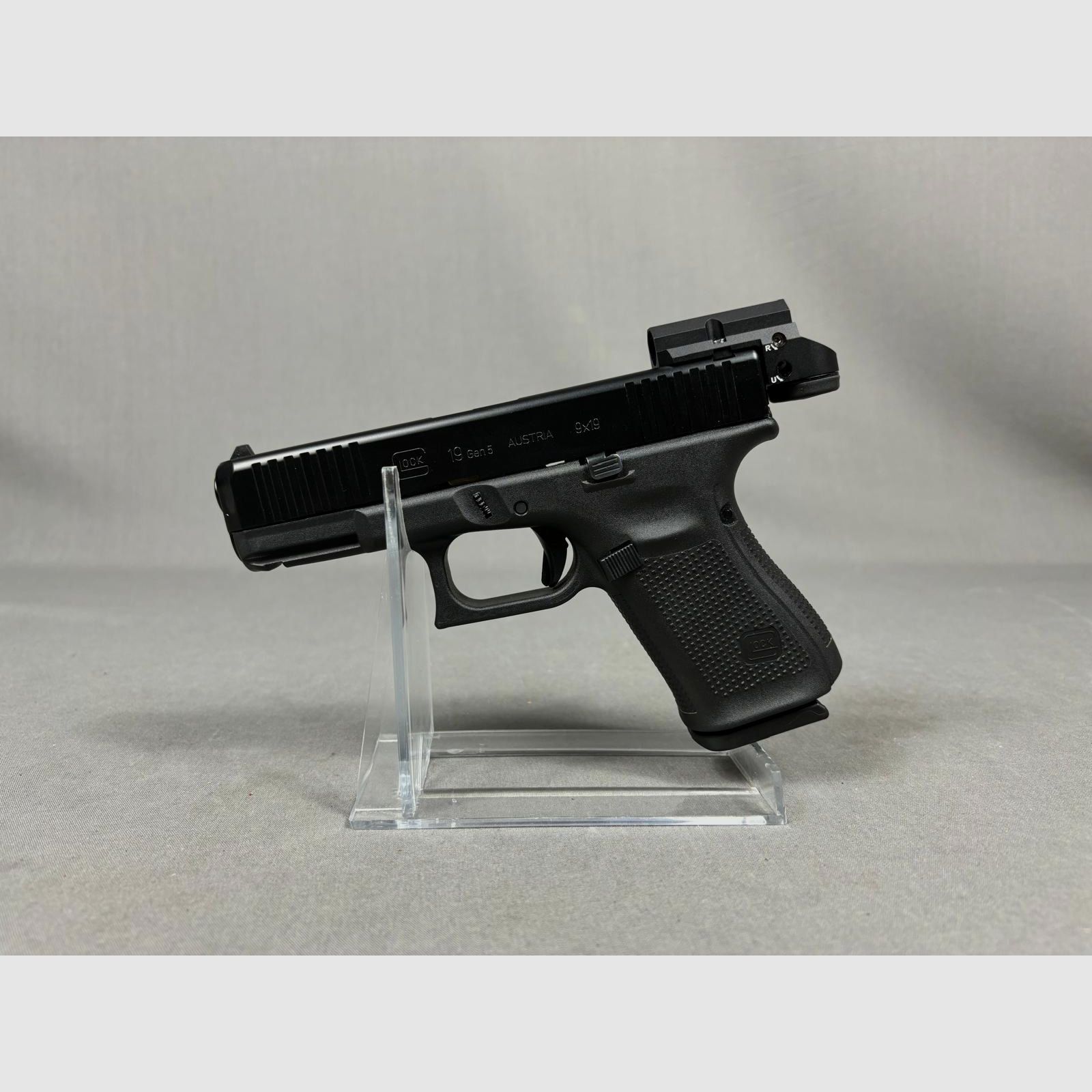 Glock 19 Gen. 5 in 9mm Luger mit Leupold Delta Dot