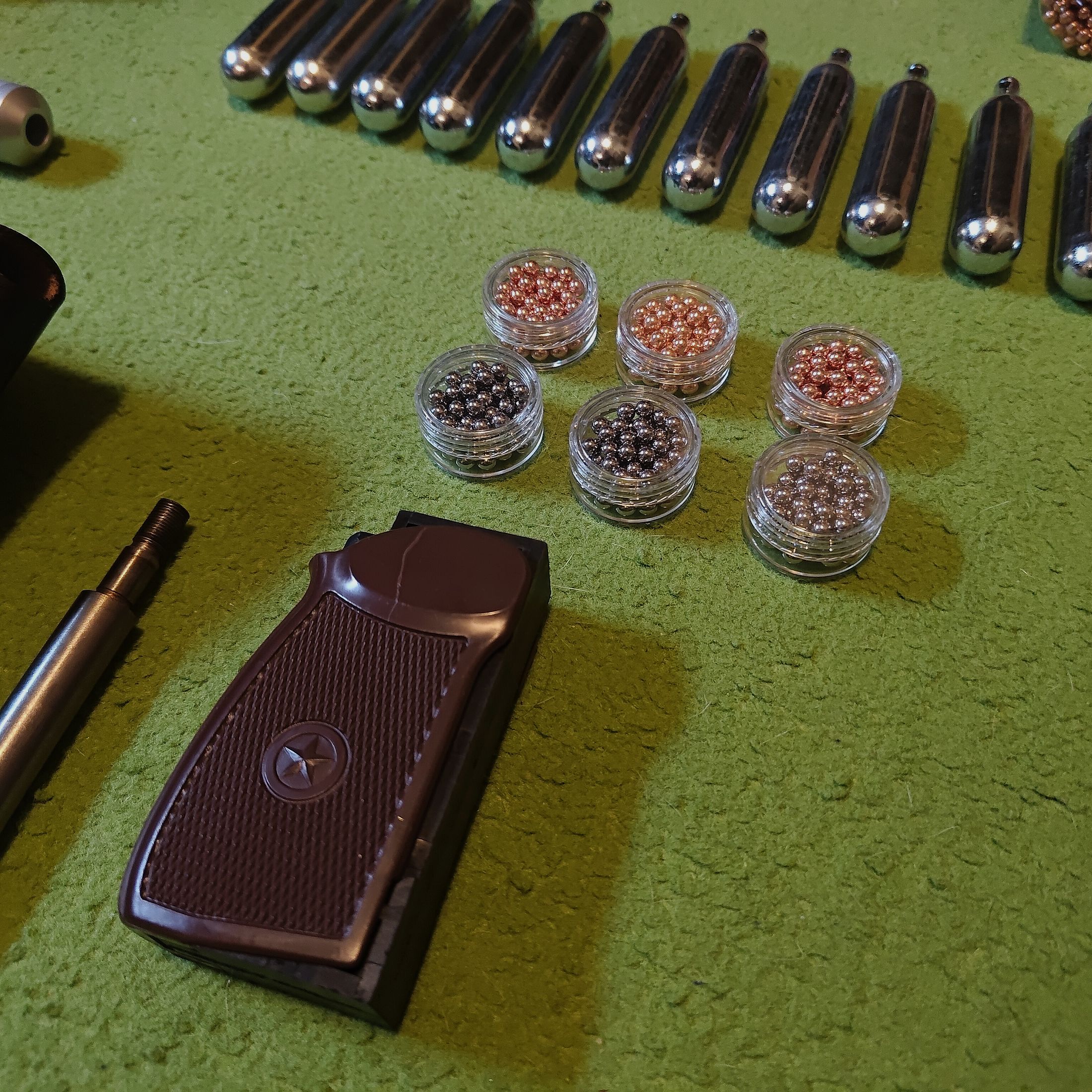 Baikal-Makarov MP-654K Made in Russia - Bruine + zwarte leren holster + 1 bus 4,5mm stalen k. suppressor.