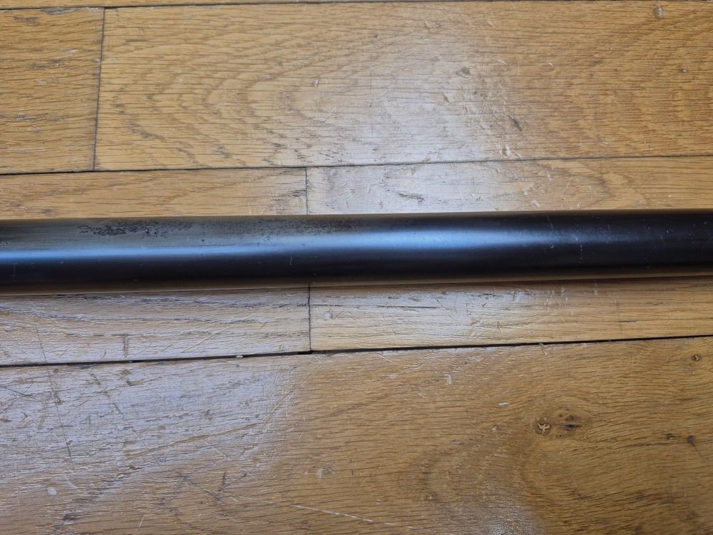 Außergewöhnliche Winchester Repetierbüchse Modell 1885 – Kal. 45-90 – 1. Patent von Browning! – Spezial für Bisons und TLD! – Waffe von 1899 – Sehr seltenes Modell High Wall Rundempfänger – Sehr schönes amerikanisches Nussbaumholz – Original brüniertes Gehäuse TBE – Perfekte Mechanik – Schwerer Spiegel-Lauf – Gute Markierungen – Forgierte Buck Horn Visierung und Marble Diopter – TBE+, Bild 40 von 41