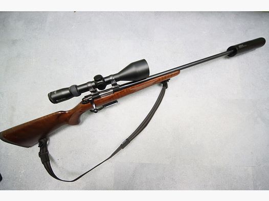 CZ 527 CZ 527 Varmint z tłumikiem i lunetą