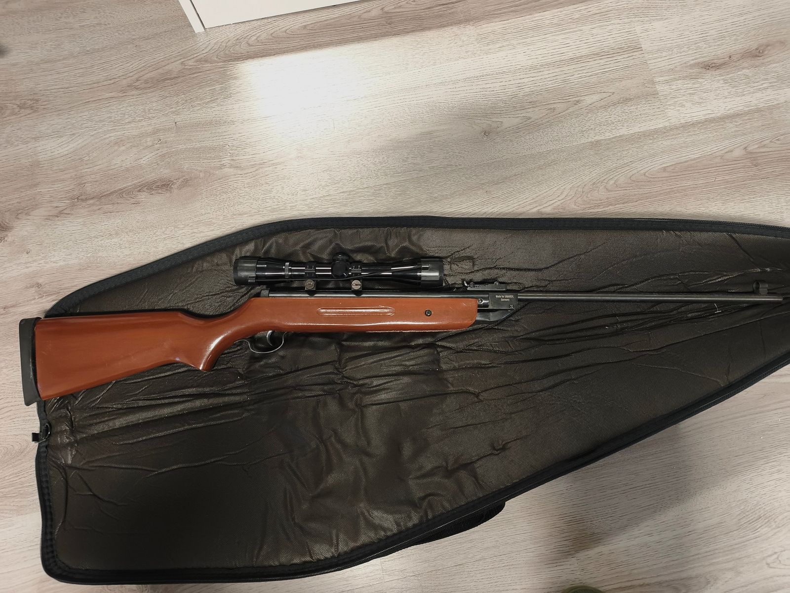 Carabine à air calibre 4,5mm avec accessoires et sac