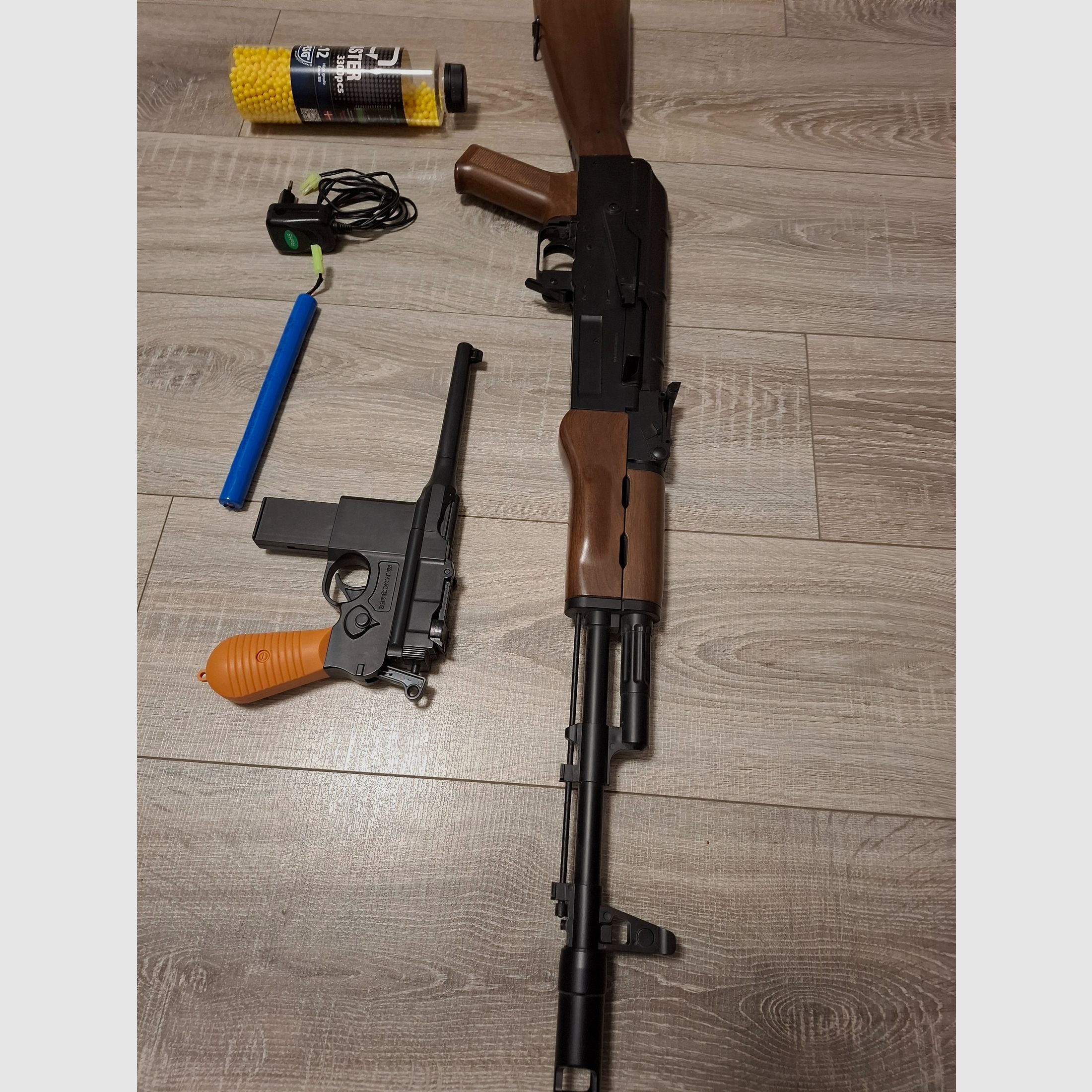 Well AK 74 M aeg <0,5 Joule+ Mauser C96 Federdruck , Bild 2 von 11