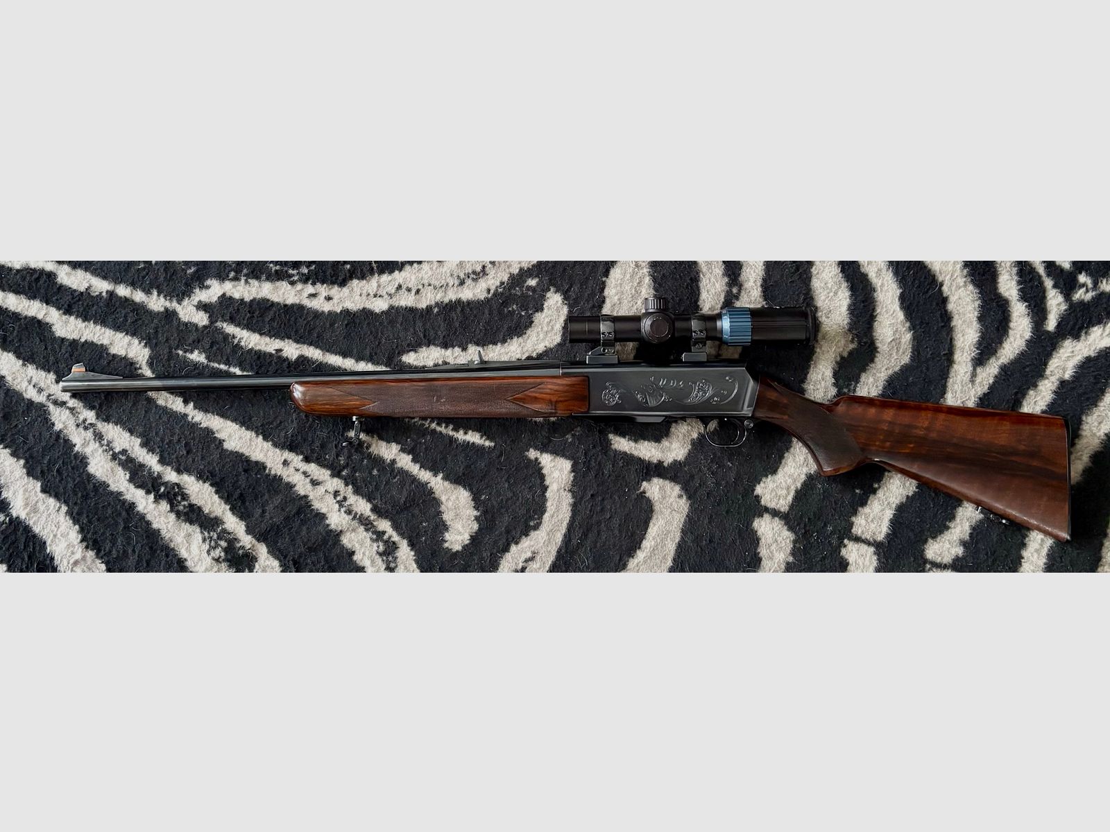 FN Browning BAR Cal. .30-06 modèle spécial avec crosse en bois magnifique, cuir de poisson fin et gravure