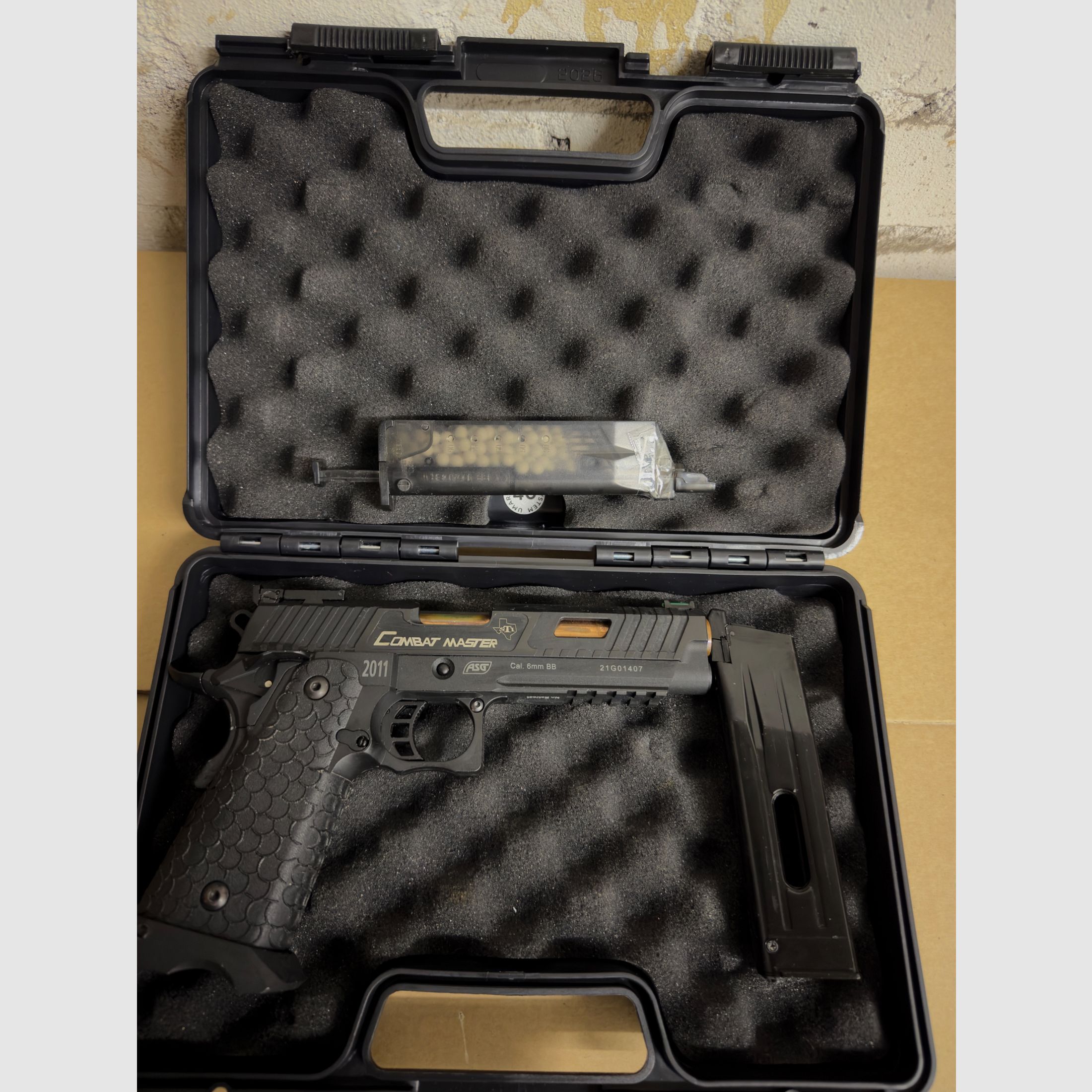 ARMY ARMAMENT R601 WITCHER GBB "BEGADI SPECIAL VERSION" -SCHWAR, Bild 1 von 5