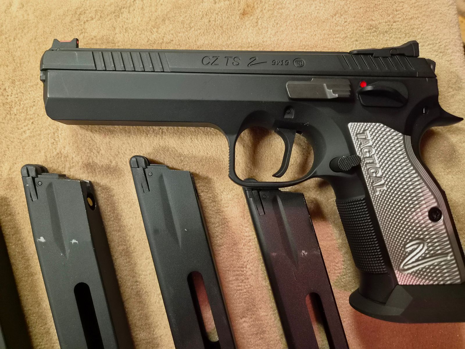 ASG CZ TS2 CO2 GBB 4 magazines like new