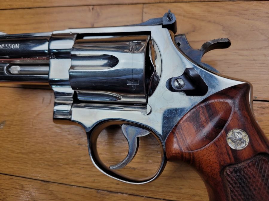 Top Smith & Wesson – rare 29-2 – 44 Mag – 4 pouces – métal poli brillant – État neuf !, image 5 sur 17