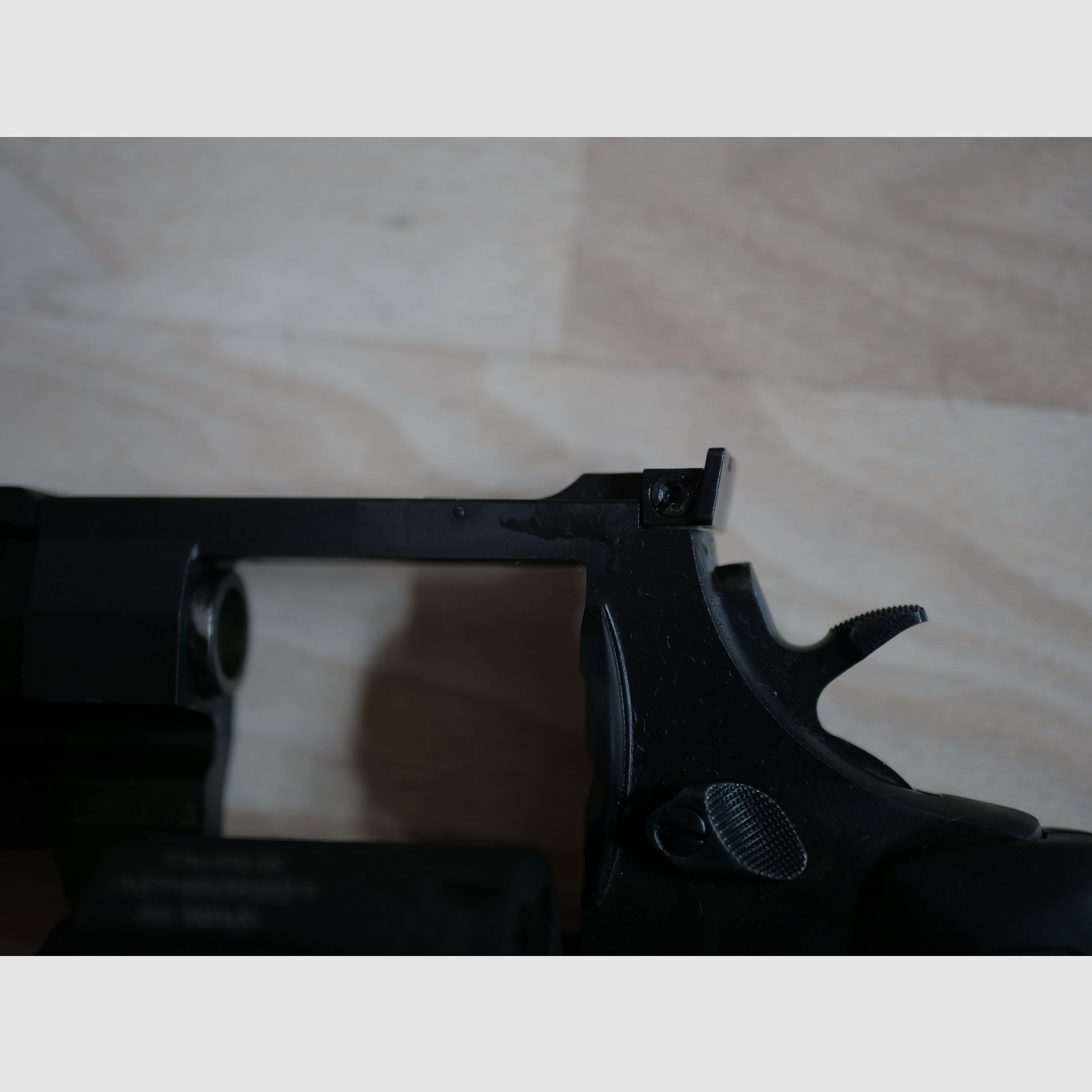 Taurus Revolver Raging Hunter – 6 3/4" caliber .44 Mag.