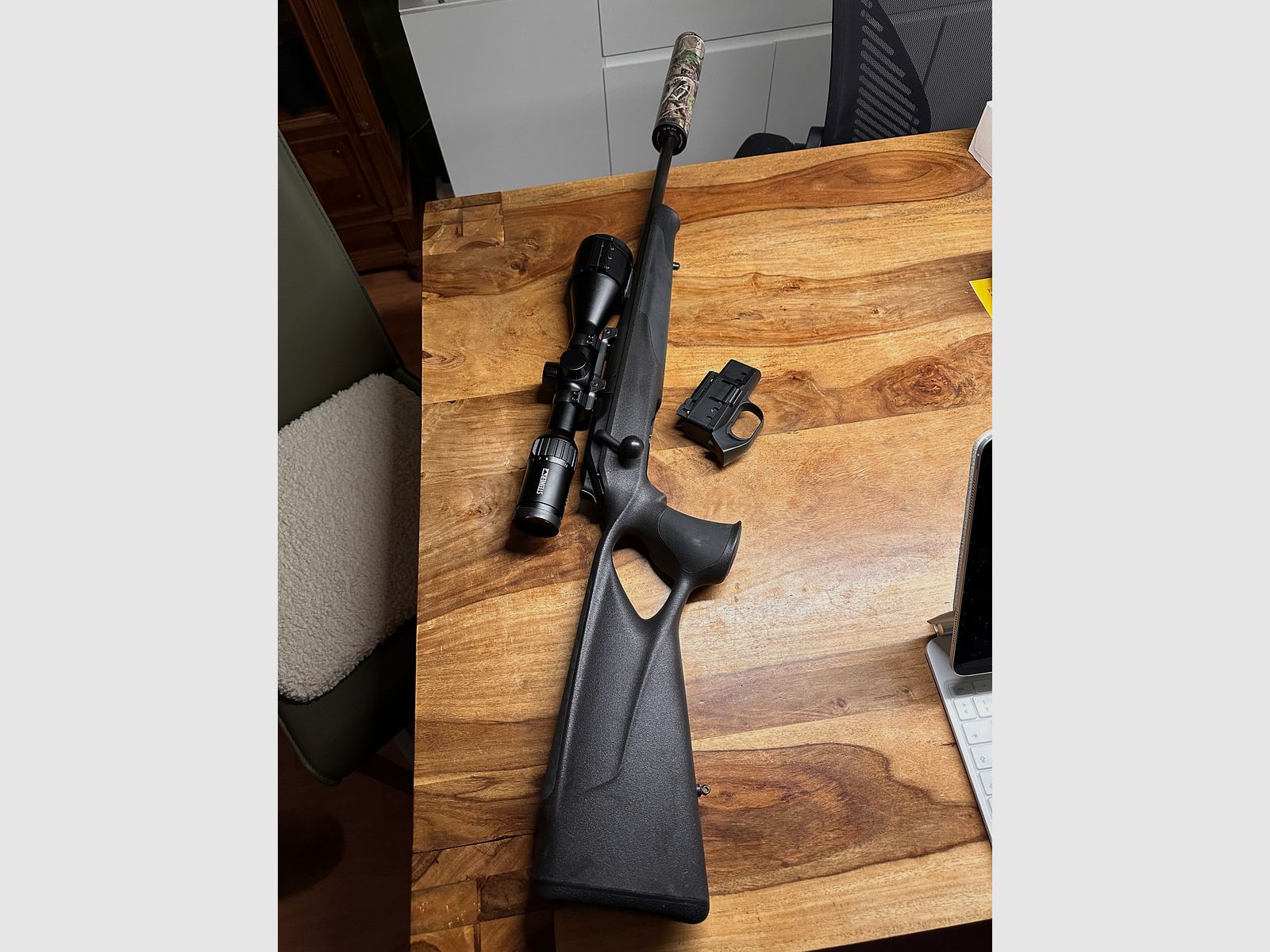 Blaser R8 Professional Success en .243Win con nueva montura Blaser, ¡incl. silenciador Stalon W110!