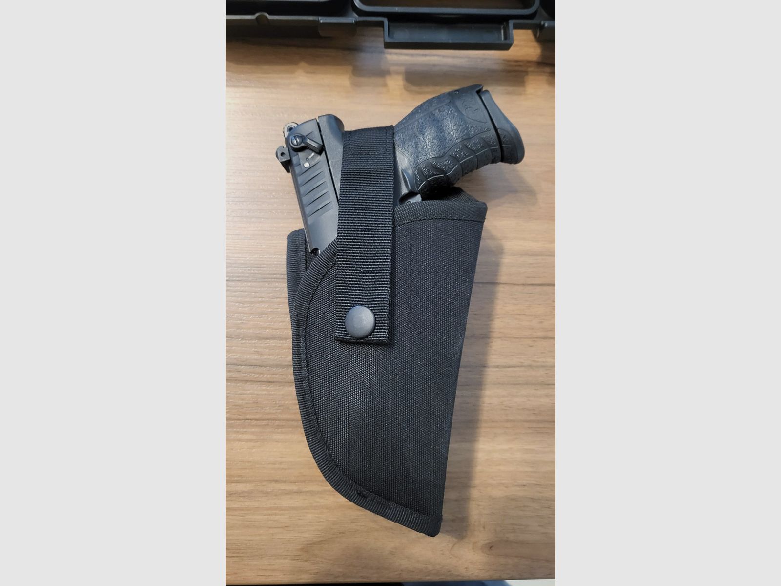 Walther P22 Schreckschusspistole 9 mm P.A.K. + 2 Holster + Munition + Koffer