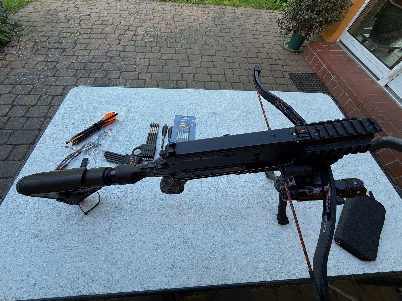 AR-6 Stinger II mit Metallmagazin