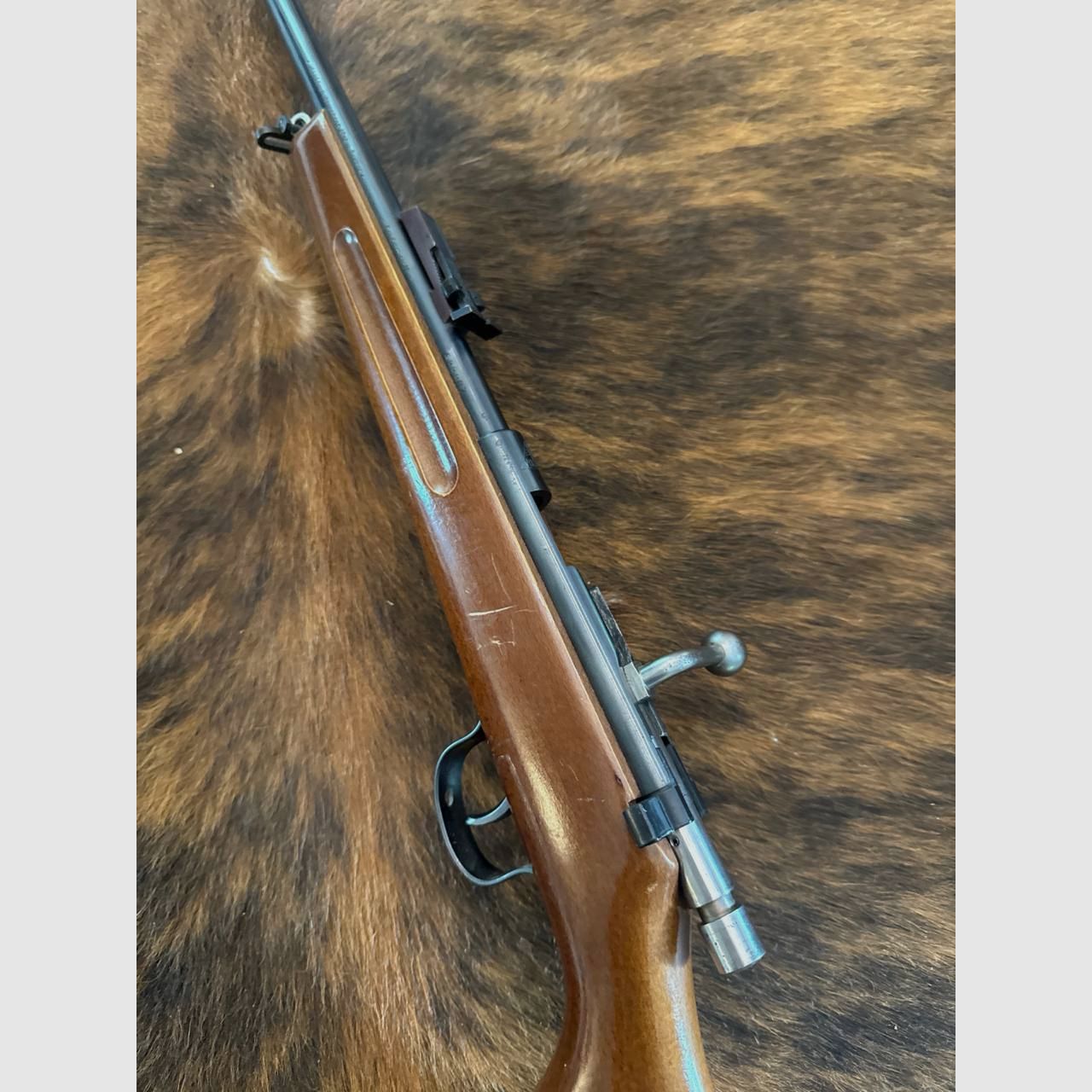 VOERE carabina a ripetizione cal. 6 mm Flobert con calcio in legno. Carabina classica per piccoli calibri