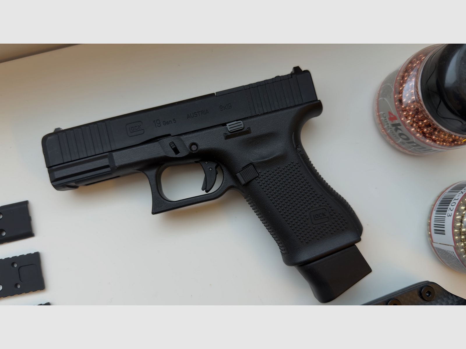 Glock 19 Gen 5 MOS 4mm stalen bb’s CO2