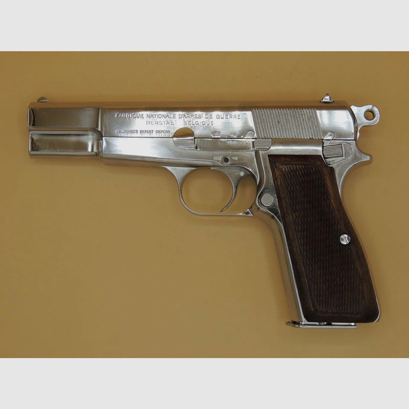 FN Browning High Power – 9 mm Luger – Verchromtes Behörden‑Einzelstück (LGK NÖ Nr. 2972), Bild 1 von 5