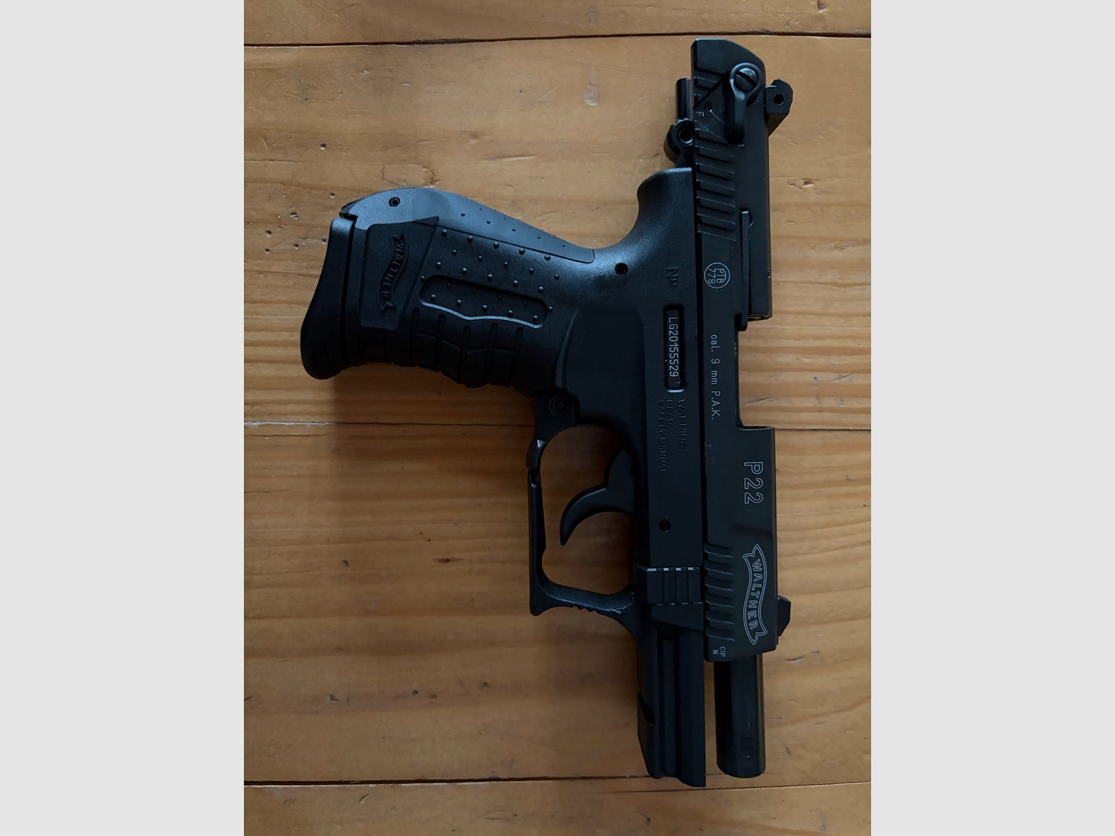 Walther P22 Schreckschuss 9 mm P.A.K. + 2 Magazine + Abschussbecher + Koffer