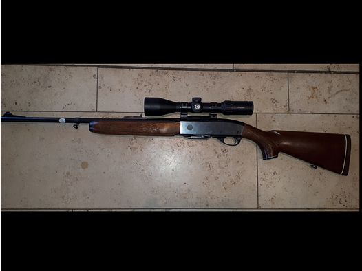 Self-loading rifle Remington Model 742.