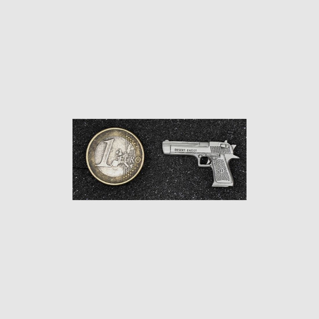 Desert Eagle Pistole als Metall-Anstecker