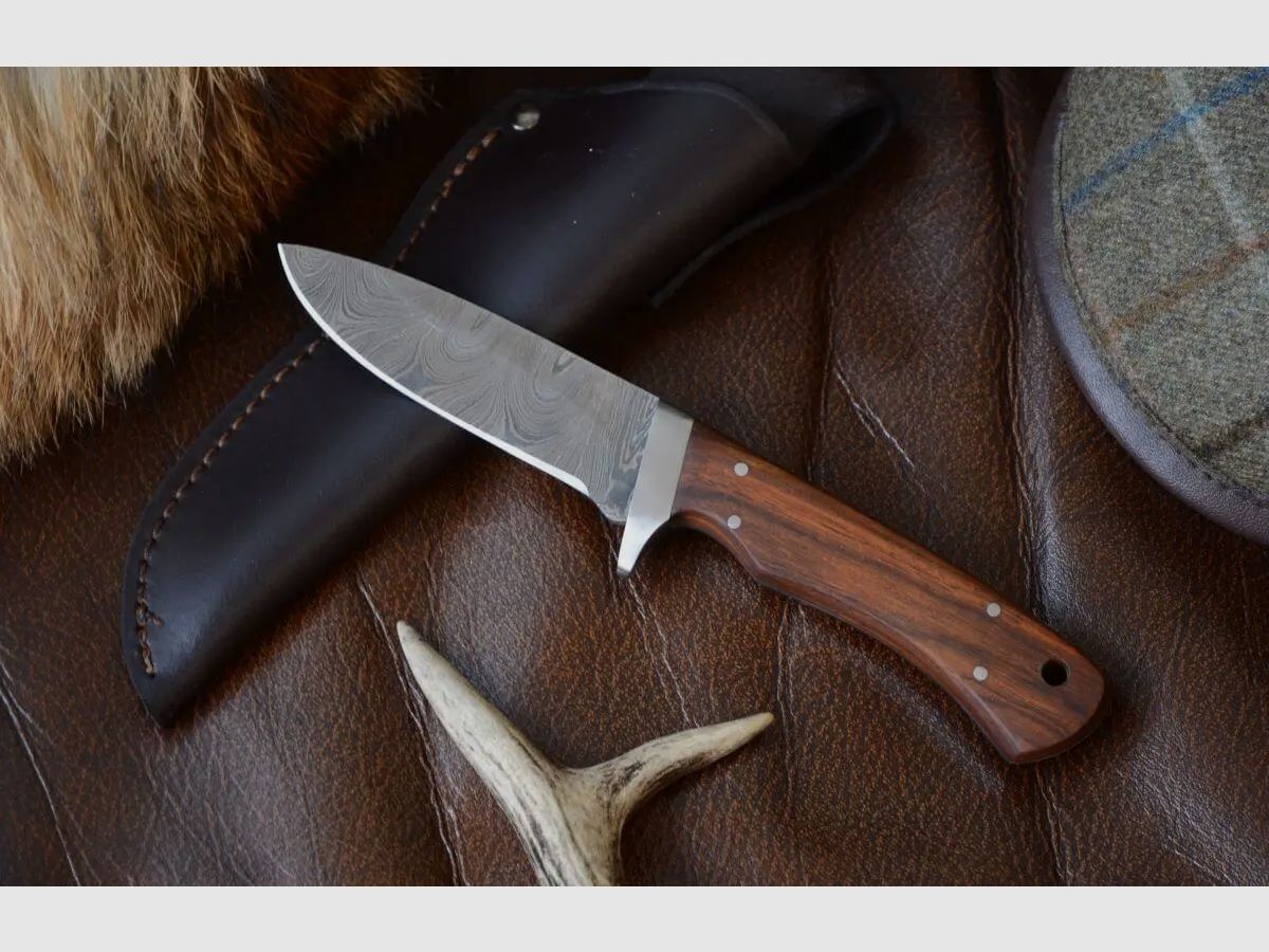 Cuchillo de caza Alljagd de damasco con empuñaduras de madera de roble