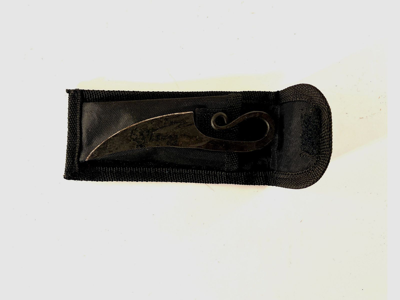 Set de armas y cubiertos medievales – espada de una mano, cubiertos y cuchillo vikingo