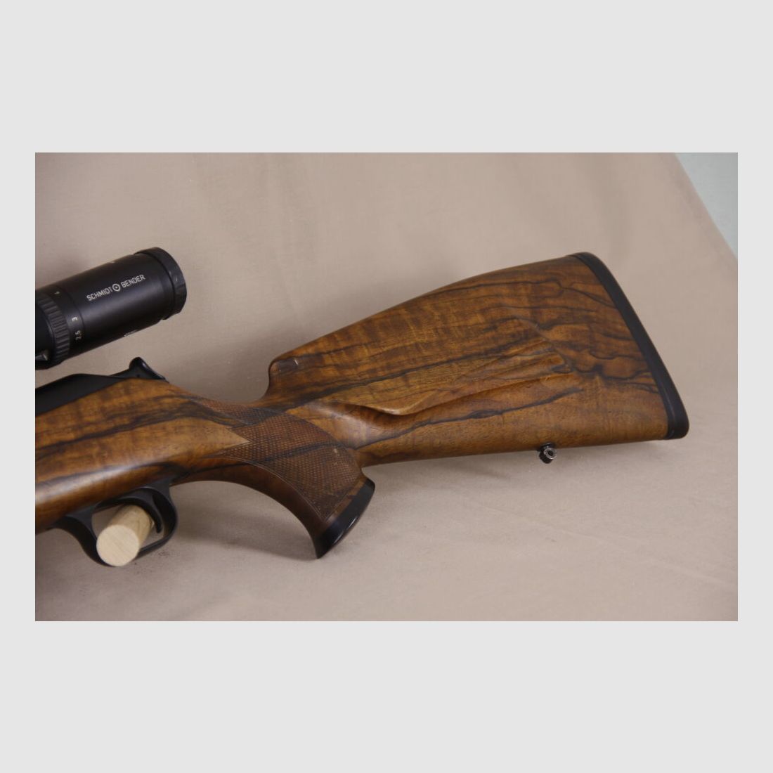 Blaser R93 Stutzen // CUSTOM MADE Handschäftung // Toll gemasertes Schaftholz!