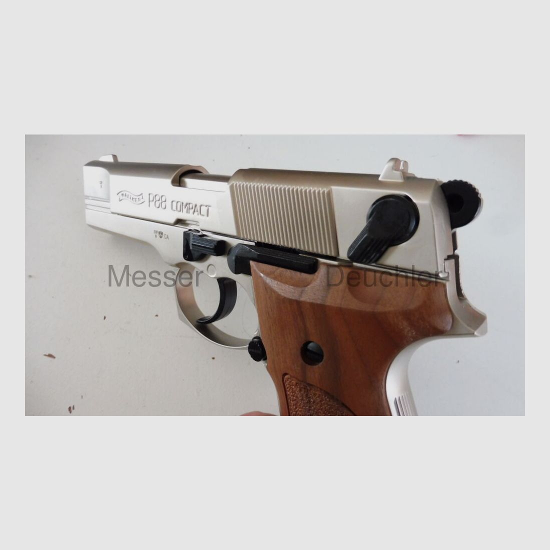 Walther P88 vernickelt/Holzgriffschalen
