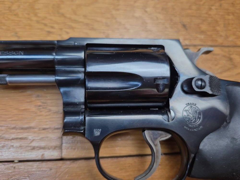 Peu courant Revolver Smith&Wesson Mod 36-1 ou « Chiefs Special » – 5 coups en cal. 38 SP – Canon 3 pouces neuf – Arme de 1979 – Holster d&rsquo;épaule – État proche du neuf ! – TBE+++, image 18 sur 19