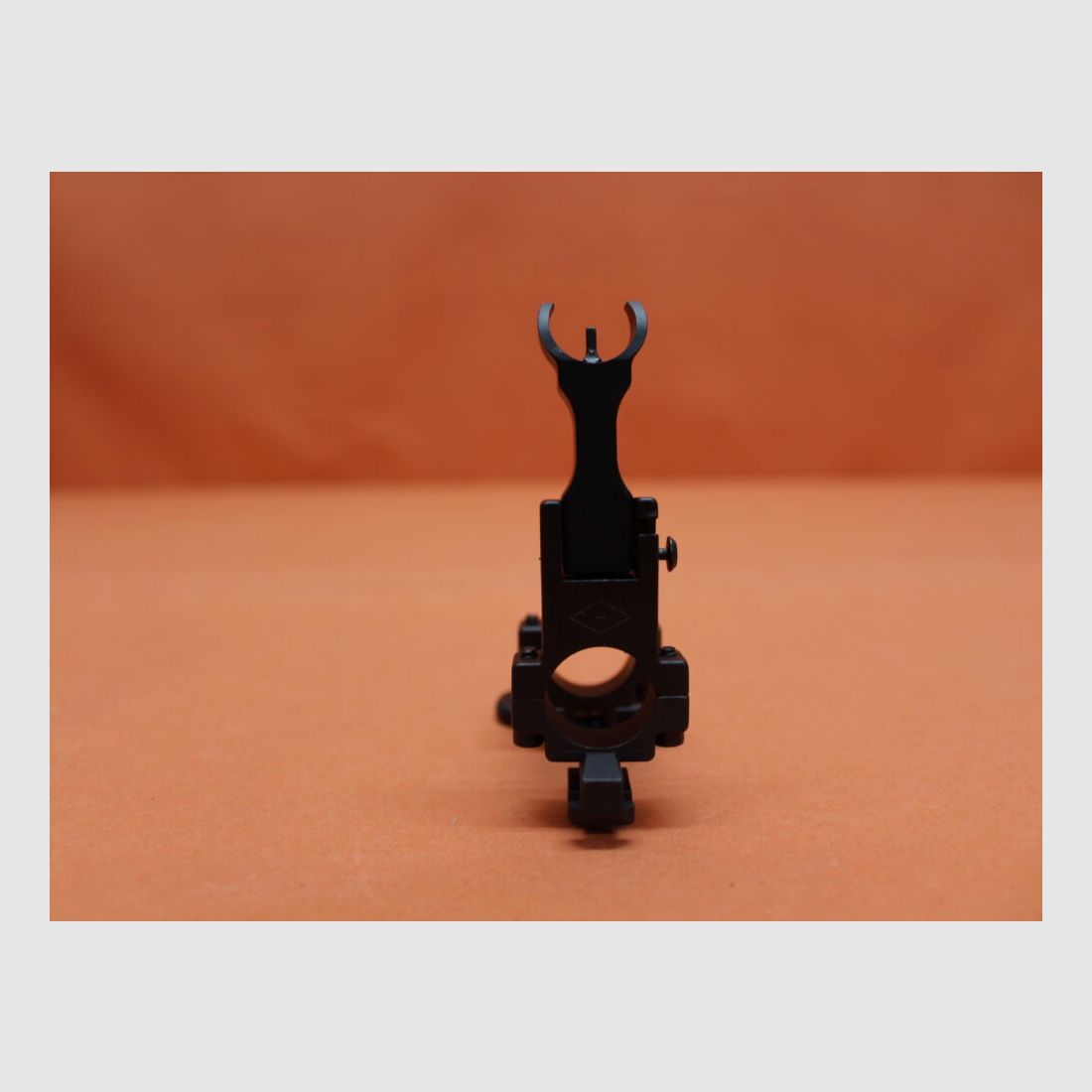 Yankee Hill Machine AR-15 : Assemblage de visée avant rabattable avec capot YHM avec support à baïonnette monté par boulon.750" ID Acier mat