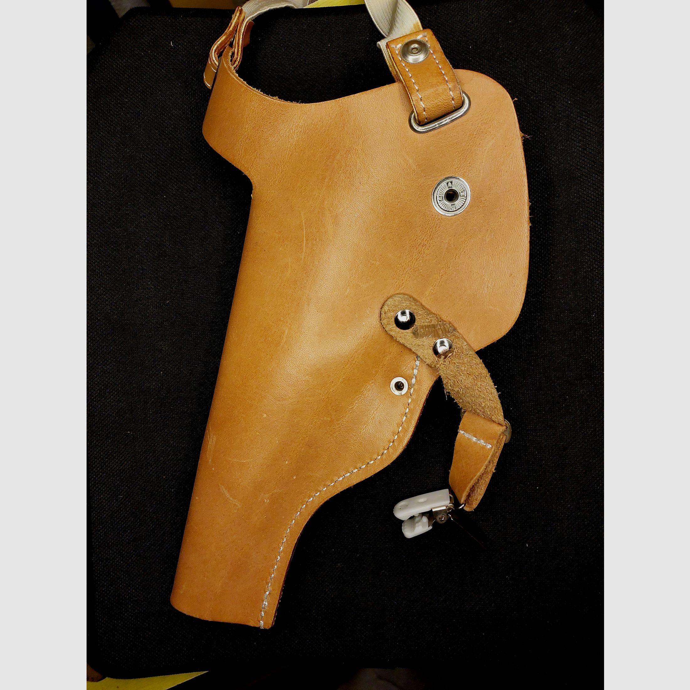 Perfecta FBI 8000 (PTB 387) z kaburą na ramię