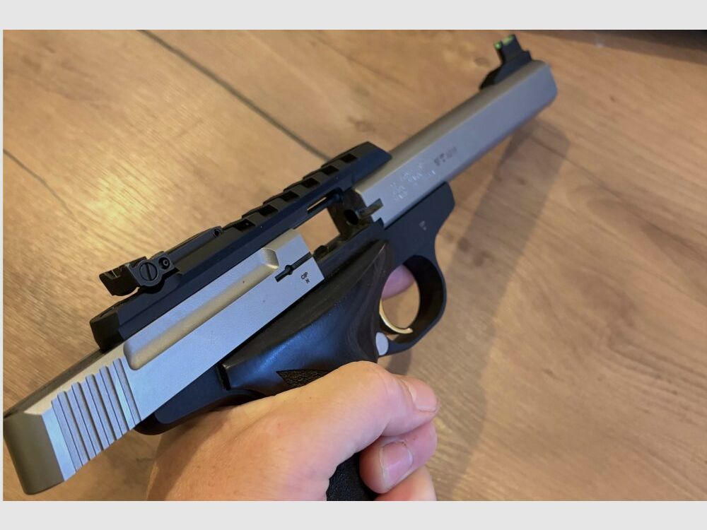 Browning Buck Mark Stainless UDX .22lr z szyną Picatinny