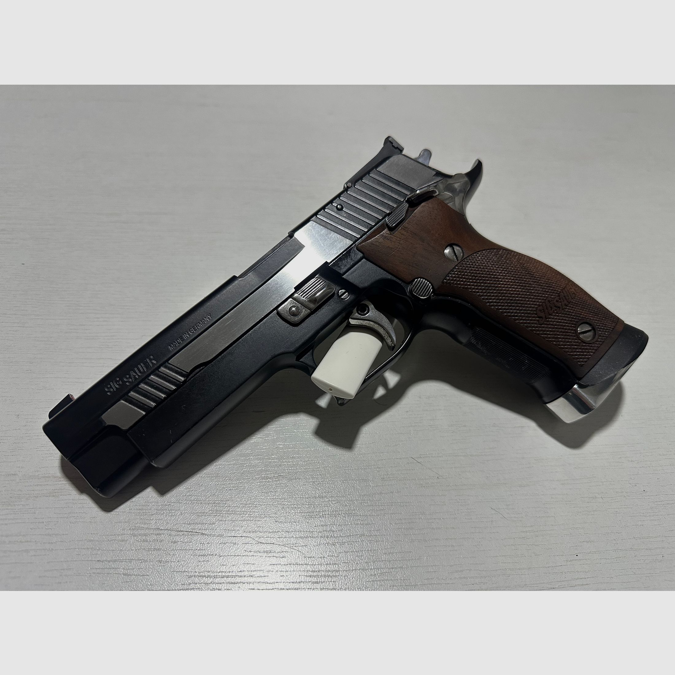 SIG SAUER P226 X-Five Black & White 9mm MADE IN GERMANY