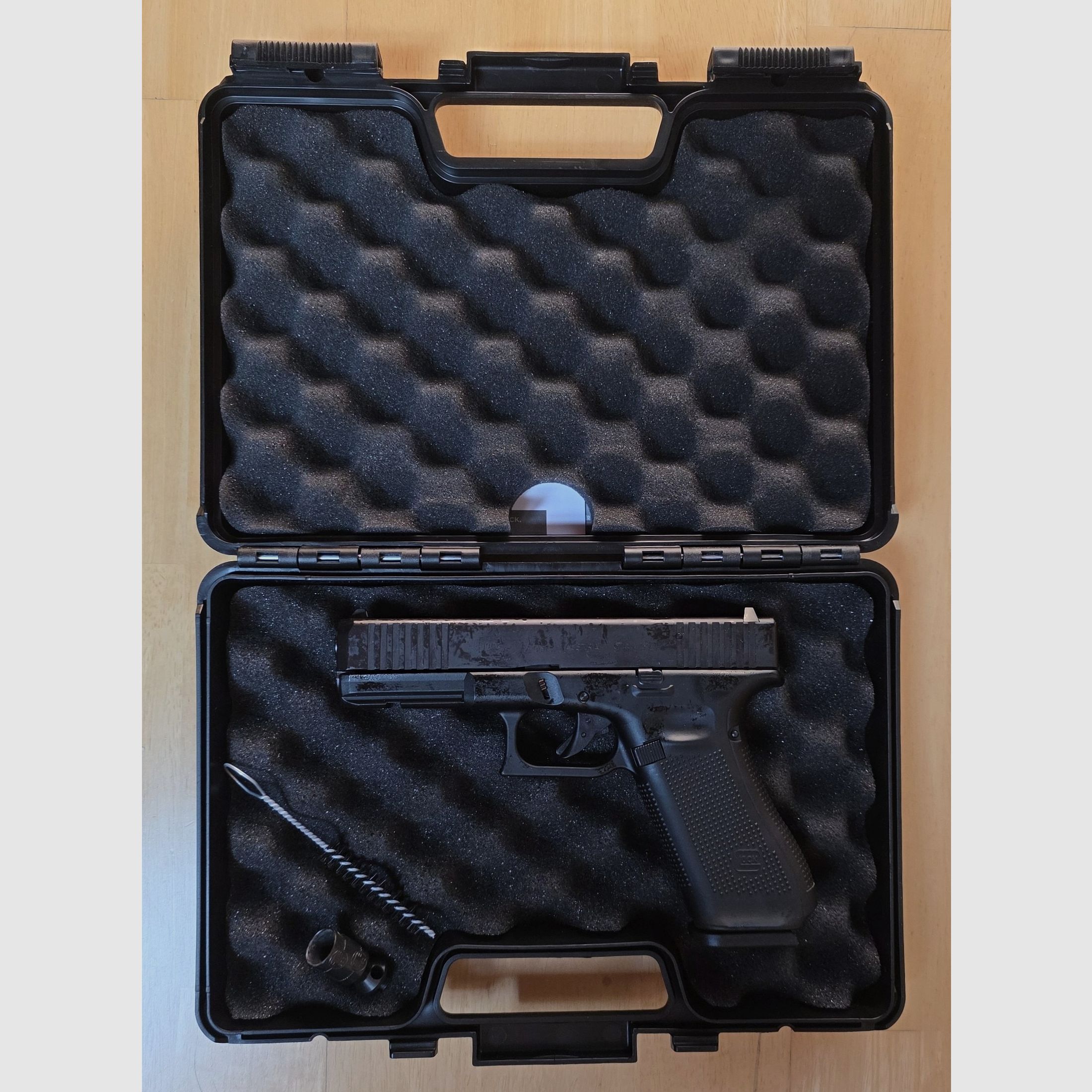 Glock 17 Gen5 pistolet alarmowy 9mm P.A.K. oksydowany
